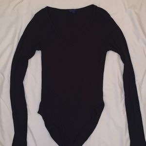 V neck black body suit ribbed